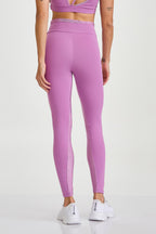 LEGGINS NP CON DETALLE BRILLANTE EN LA PIERNA