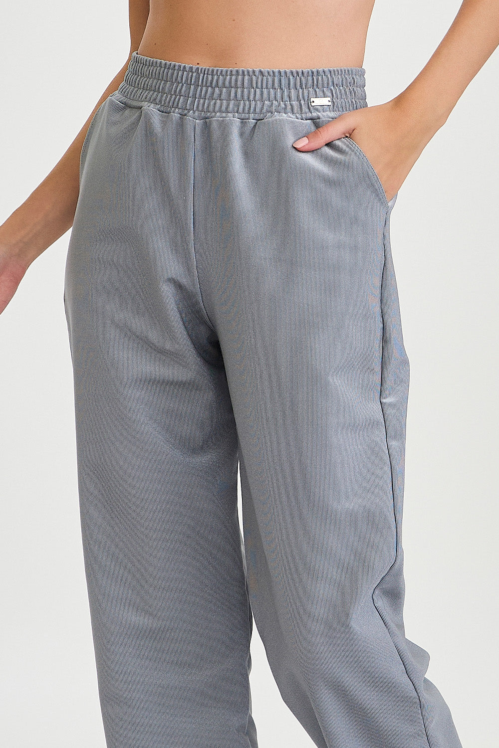 PANTALON ESSENCIAL ACANALADO CON BOLSILLO