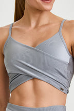 TOP PETO ACANALADO CON ACABADO BRILLANTE