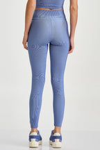 LEGGINS ACANALADOS CON CINTURA ASIMETRICA